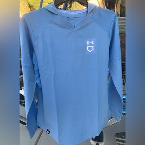 NWT Women’s Under Armour Sky Blue Athletic Shirt with hood size Small